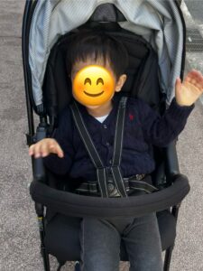 軽量ベビーカーコンビのスゴカルに乗る子ども